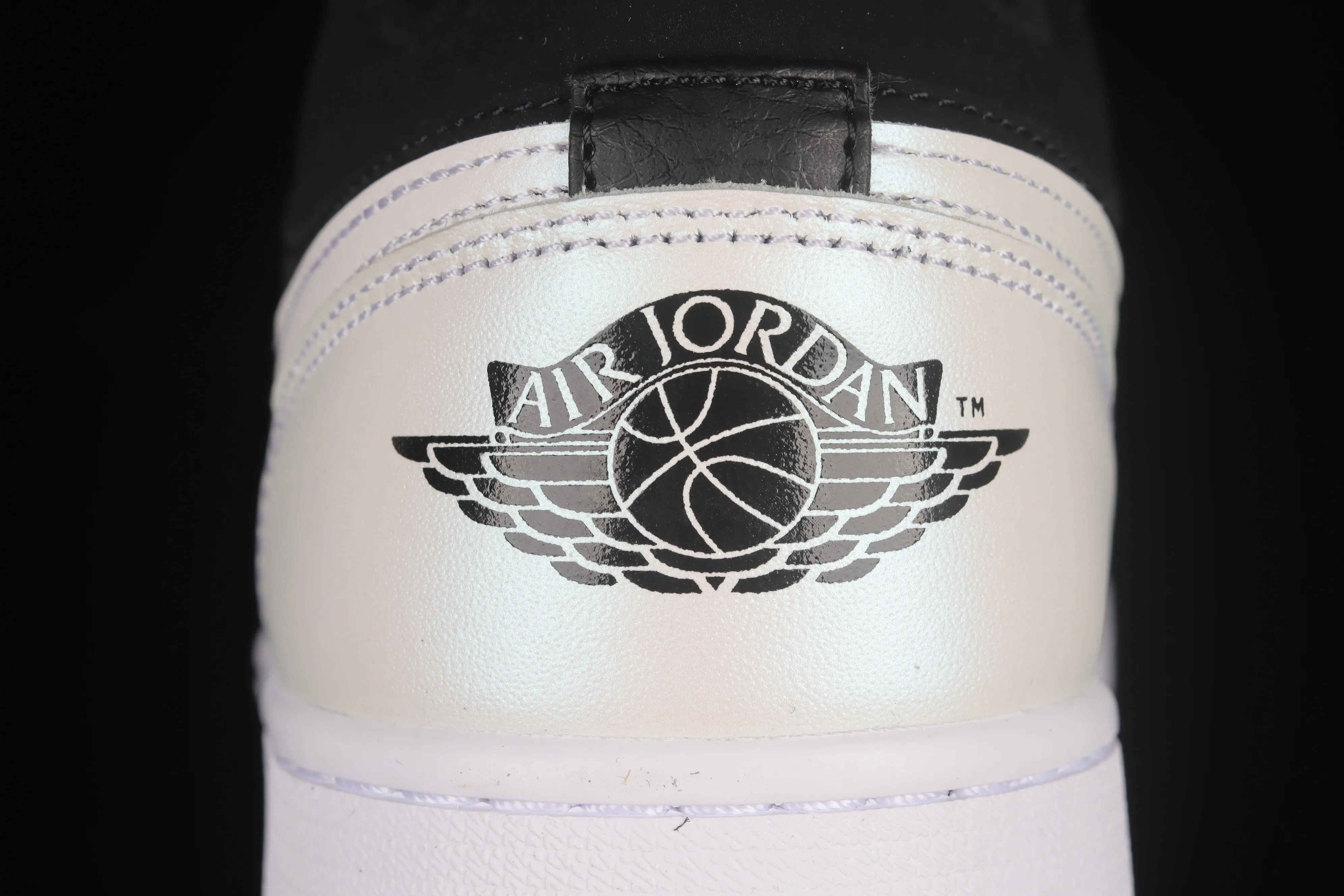 All categories Air Jordan Jordan series basketball shoes Air Jordan 1 Low G version pure original Air Jordan 1 AJ1 Joe 1 black and white laser low-top retro cultural basketball shoes DH6931-001